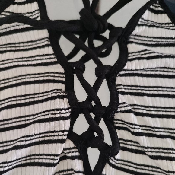Forever 21 spaghetti V neck top with hot back tie string and stripes all over - Picture 6 of 16
